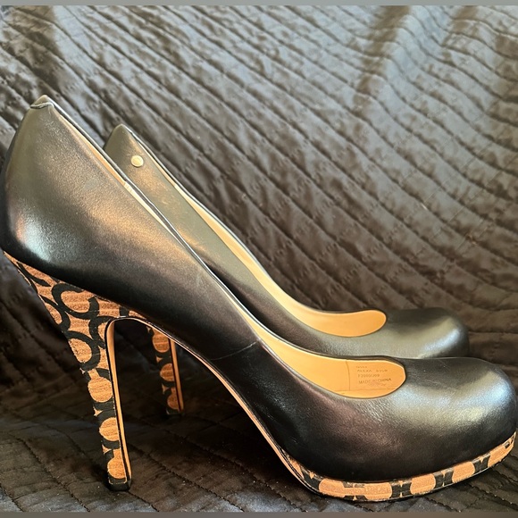 Black Coach Women’s US 8.5 with Coach design on heels - Picture 3 of 3